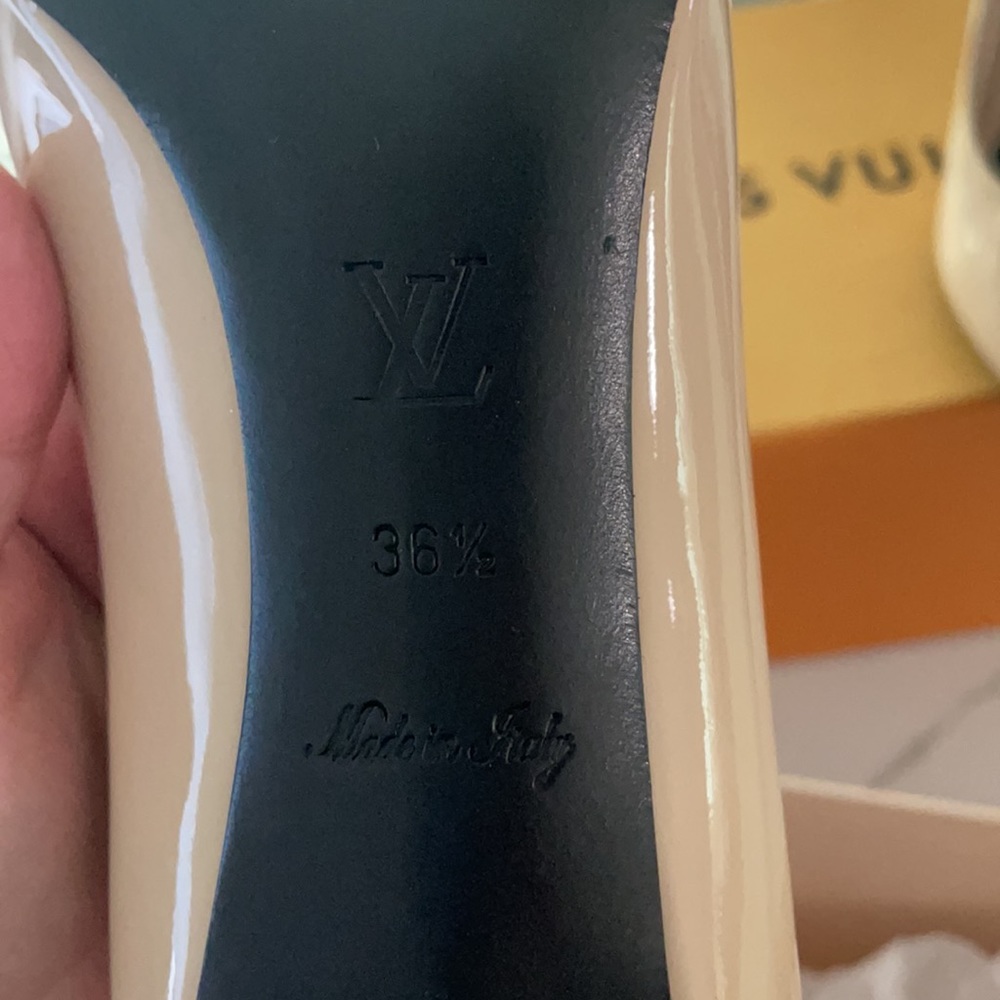 Louis Vuitton Betty Pumps - Picture 6 of 10